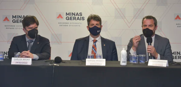 Governo de Minas e Ministério Público firmam Termo de Compromisso com mineradoras para garantir a descaracterização de barragens e dão coletiva