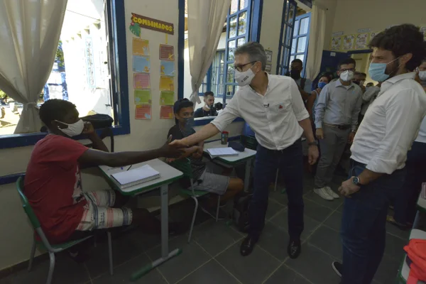 Escola Doutor Pompílio Guimarães é destaque nacional por projetos educacionais executados durante a pandemia
