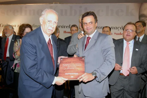 O governador Aécio Neves homenageou José Alencar