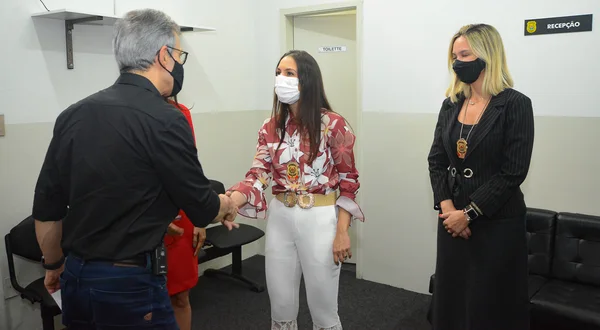 Governador vistoria a Casa da Mulher Mineira