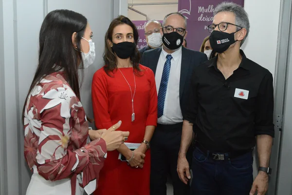 Governador vistoria a Casa da Mulher Mineira