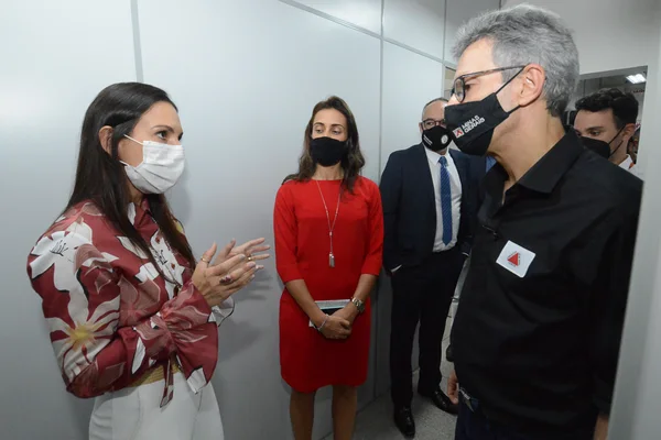 Governador vistoria a Casa da Mulher Mineira