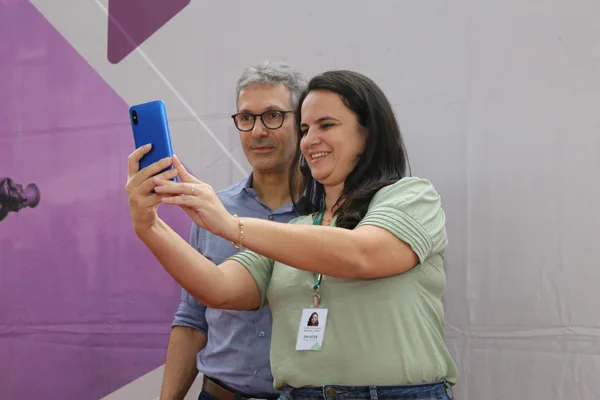 Em Comercinho, governador participa de entrega simbólica de sistema de abastecimento e se reúne com prefeitos