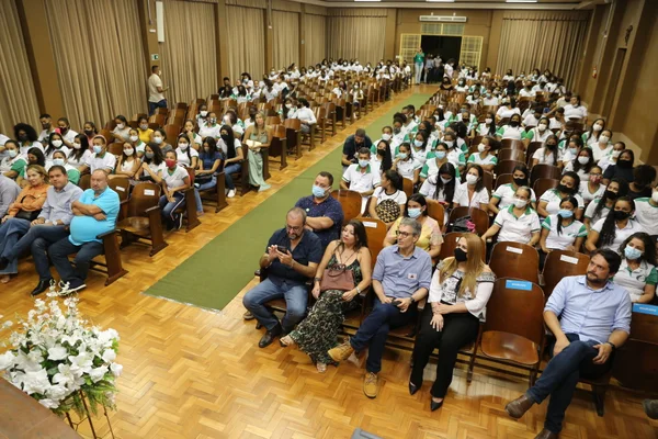 Governador acompanha aula do projeto Trilhas de Futuro, em Araçuaí