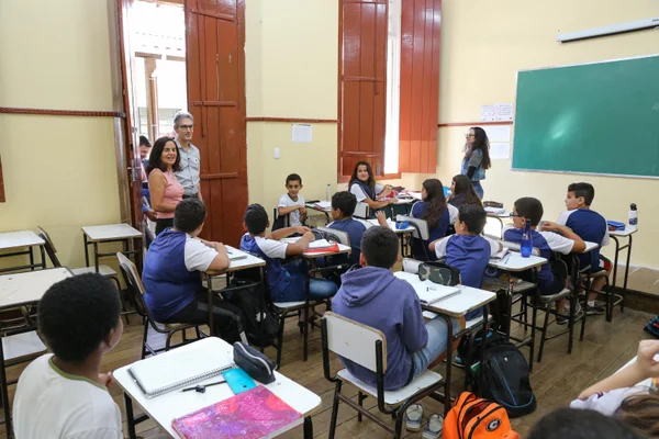 Escola em Resende Costa, no Campo das Vertentes, recebe novos computadores