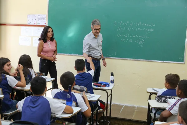 Escola em Resende Costa, no Campo das Vertentes, recebe novos computadores