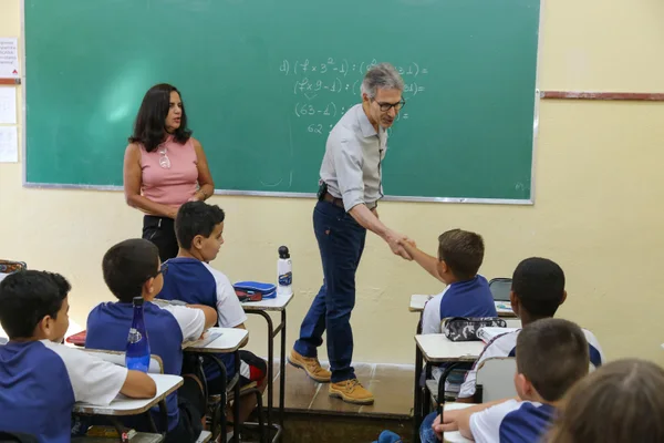 Escola em Resende Costa, no Campo das Vertentes, recebe novos computadores