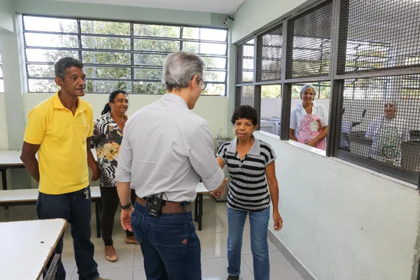 Escola em Resende Costa, no Campo das Vertentes, recebe novos computadores