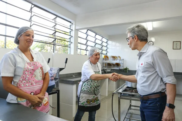 Escola em Resende Costa, no Campo das Vertentes, recebe novos computadores