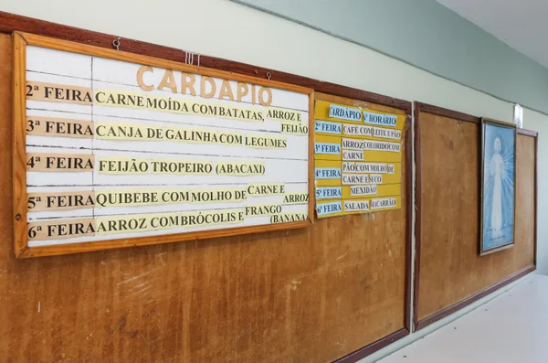 Escola em Resende Costa, no Campo das Vertentes, recebe novos computadores