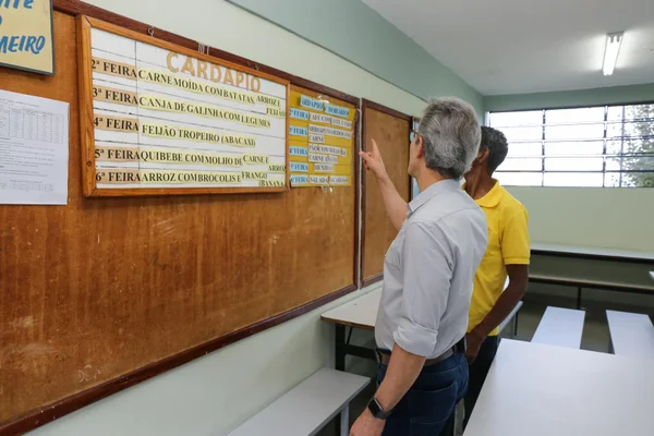 Escola em Resende Costa, no Campo das Vertentes, recebe novos computadores