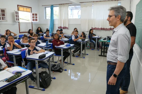 Escola em Resende Costa, no Campo das Vertentes, recebe novos computadores