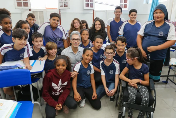 Escola em Resende Costa, no Campo das Vertentes, recebe novos computadores