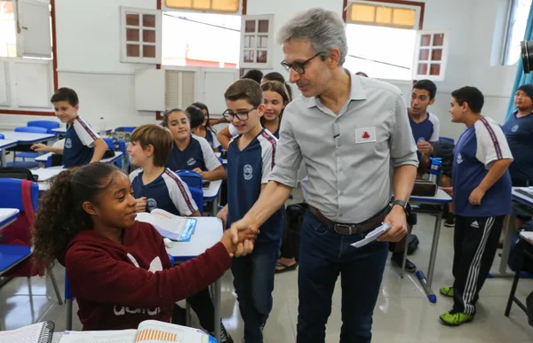 Escola em Resende Costa, no Campo das Vertentes, recebe novos computadores