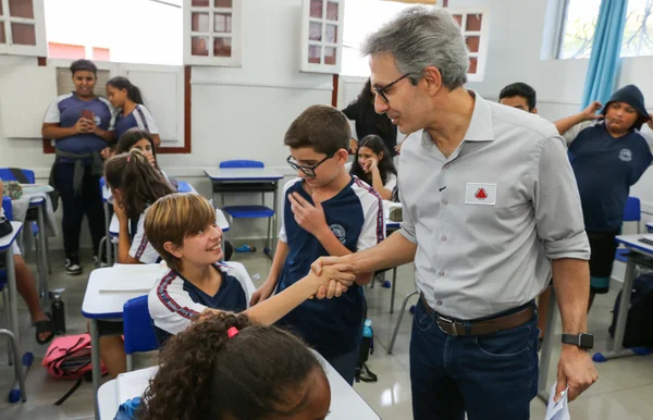 Escola em Resende Costa, no Campo das Vertentes, recebe novos computadores