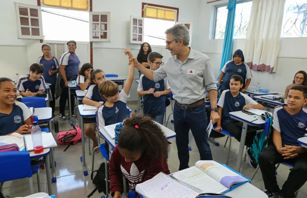 Escola em Resende Costa, no Campo das Vertentes, recebe novos computadores