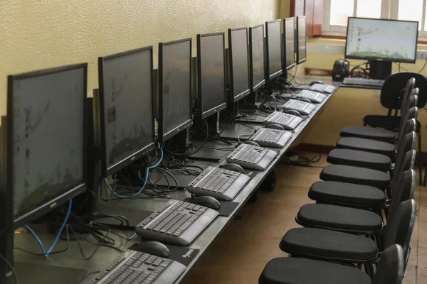 Escola em Resende Costa, no Campo das Vertentes, recebe novos computadores