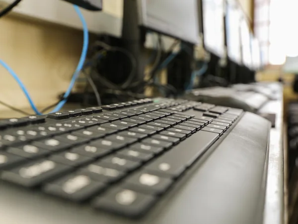 Escola em Resende Costa, no Campo das Vertentes, recebe novos computadores