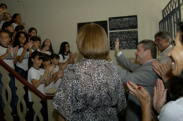 O vice-governador foi recebido pelos alunos da Escola Estadual Francisco Fernandes