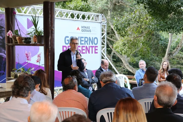 Governador se reúne com representantes do turismo da região do Pico da Ibituruna