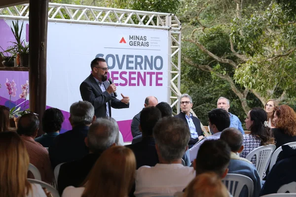 Governador se reúne com representantes do turismo da região do Pico da Ibituruna