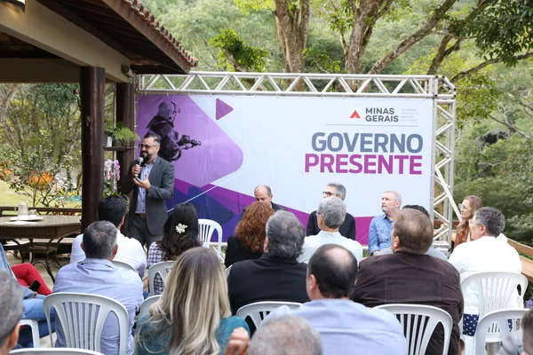 Governador se reúne com representantes do turismo da região do Pico da Ibituruna