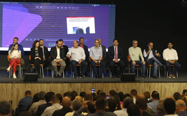 Governador se reúne com representantes do turismo da região do Pico da Ibituruna