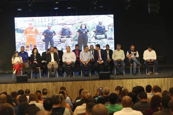 Governador se reúne com representantes do turismo da região do Pico da Ibituruna