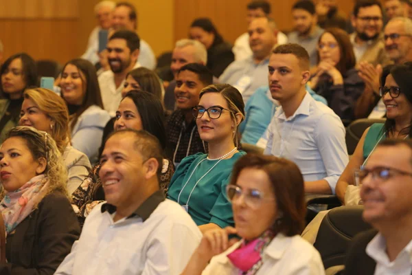 Governador se reúne com representantes do turismo da região do Pico da Ibituruna