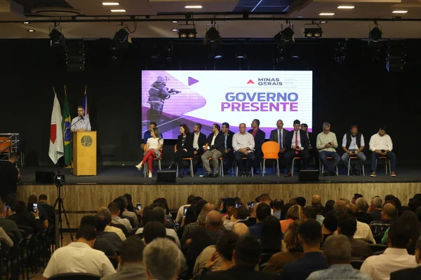 Governador se reúne com representantes do turismo da região do Pico da Ibituruna