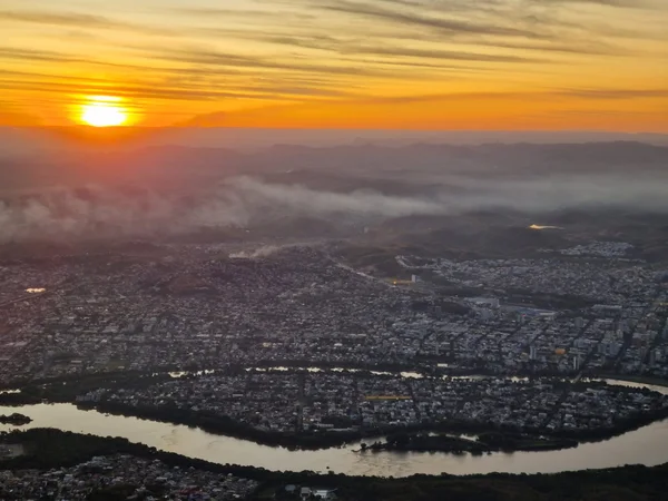 Governador se reúne com representantes do turismo da região do Pico da Ibituruna
