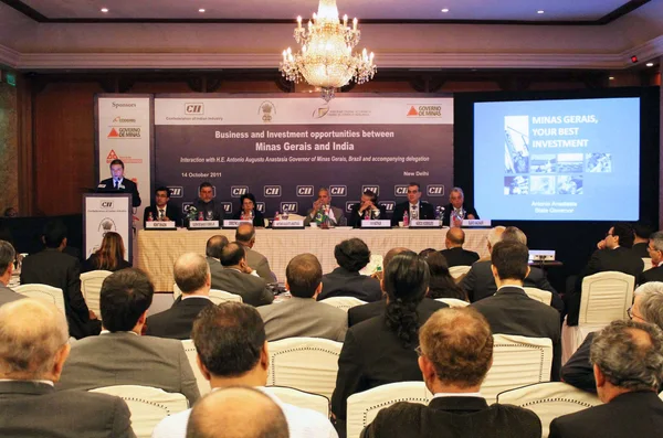 O governador Antonio Anastasia durante palestra para empresários indianos