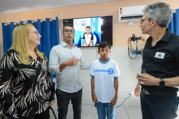 Governador visita em Muriaé escola estadual contemplada com recursos do Mãos à Obra