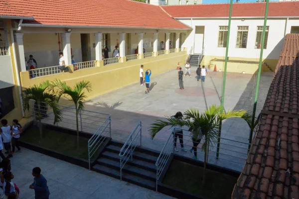 Governador visita em Muriaé escola estadual contemplada com recursos do Mãos à Obra