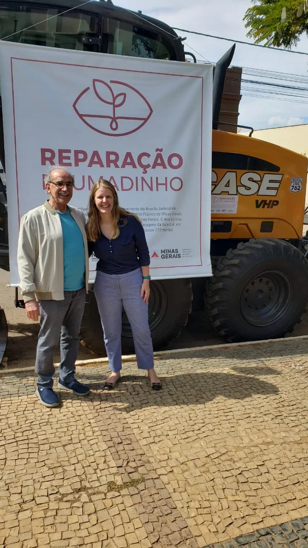Mais quatro municípios atingidos recebem máquinas para manutenção de estradas