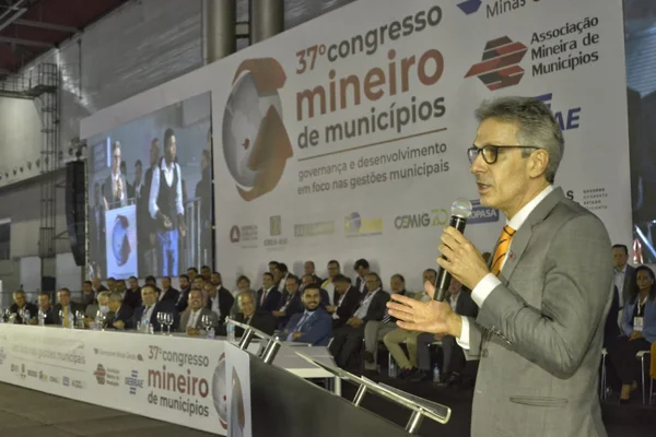Governo de Minas quita dívida de R$ 7 bi com municípios
