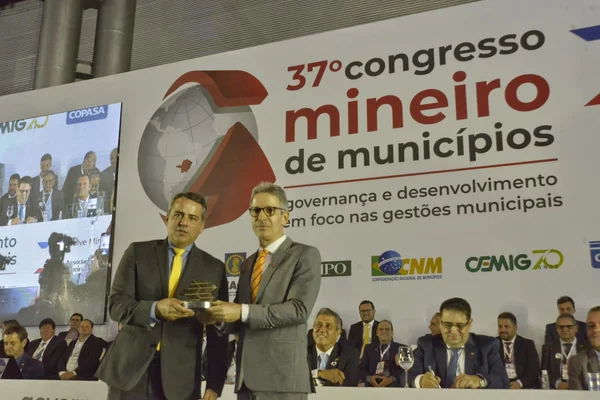 Governo de Minas quita dívida de R$ 7 bi com municípios