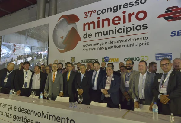 Governo de Minas quita dívida de R$ 7 bi com municípios