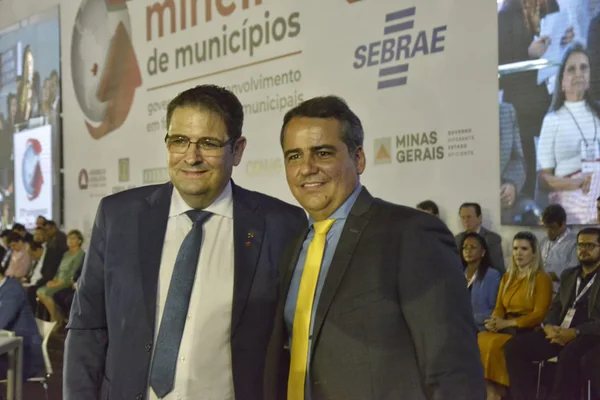 Governo de Minas quita dívida de R$ 7 bi com municípios