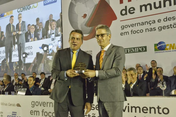 Governo de Minas quita dívida de R$ 7 bi com municípios