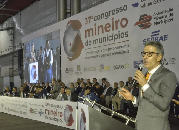 Governo de Minas quita dívida de R$ 7 bi com municípios