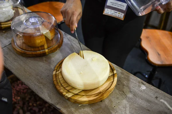 Araxá sedia Concurso Internacional do Queijo Artesanal