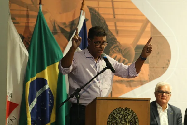 Governo de Minas lança linha de financiamento de R$ 100 milhões para micro e pequenas empresas
