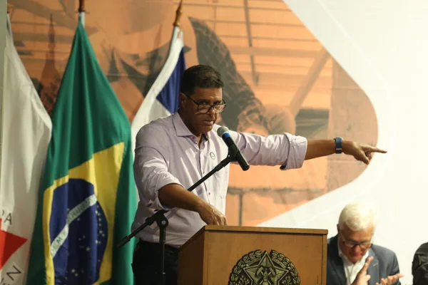 Governo de Minas lança linha de financiamento de R$ 100 milhões para micro e pequenas empresas