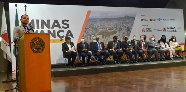 Governo de Minas lança linha de crédito de R$ 60 milhões para municípios realizarem regularização fundiária