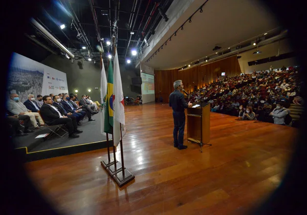 Governo de Minas lança linha de crédito de R$ 60 milhões para municípios realizarem regularização fundiária