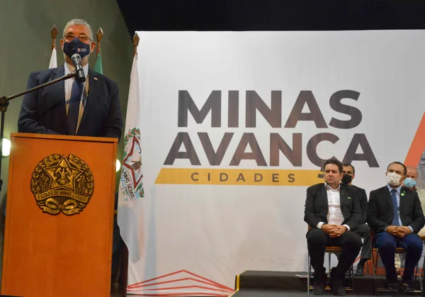 Governo de Minas lança linha de crédito de R$ 60 milhões para municípios realizarem regularização fundiária