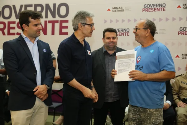 Governo de Minas entrega 988 títulos de regularização fundiária urbana no Vale do Aço