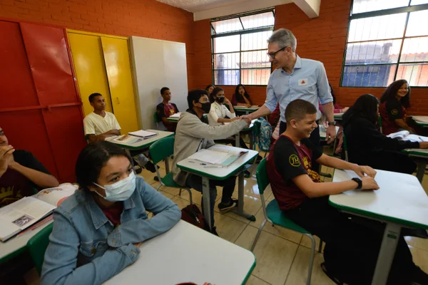 Governo de Minas anuncia R$ 270 milhões para 7ª e 8ª etapas do Mãos à Obra na escola