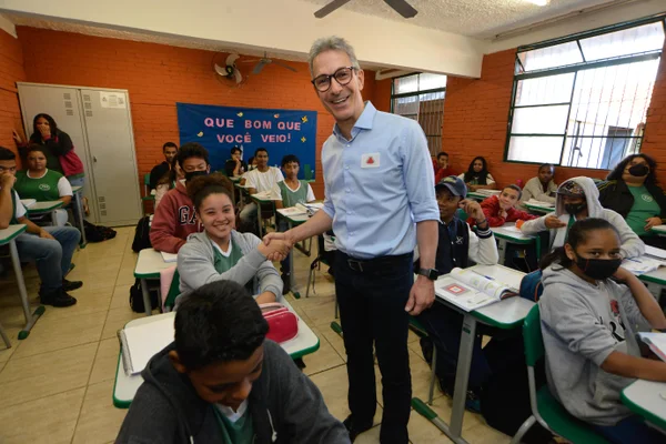 Governo de Minas anuncia R$ 270 milhões para 7ª e 8ª etapas do Mãos à Obra na escola